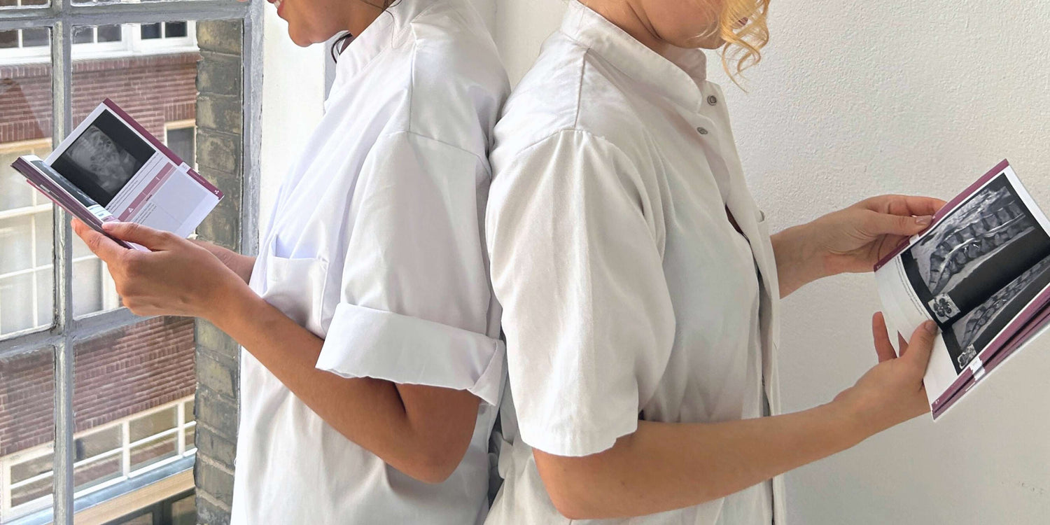 Veerle and Romee in white coats with the pocket Radiology
