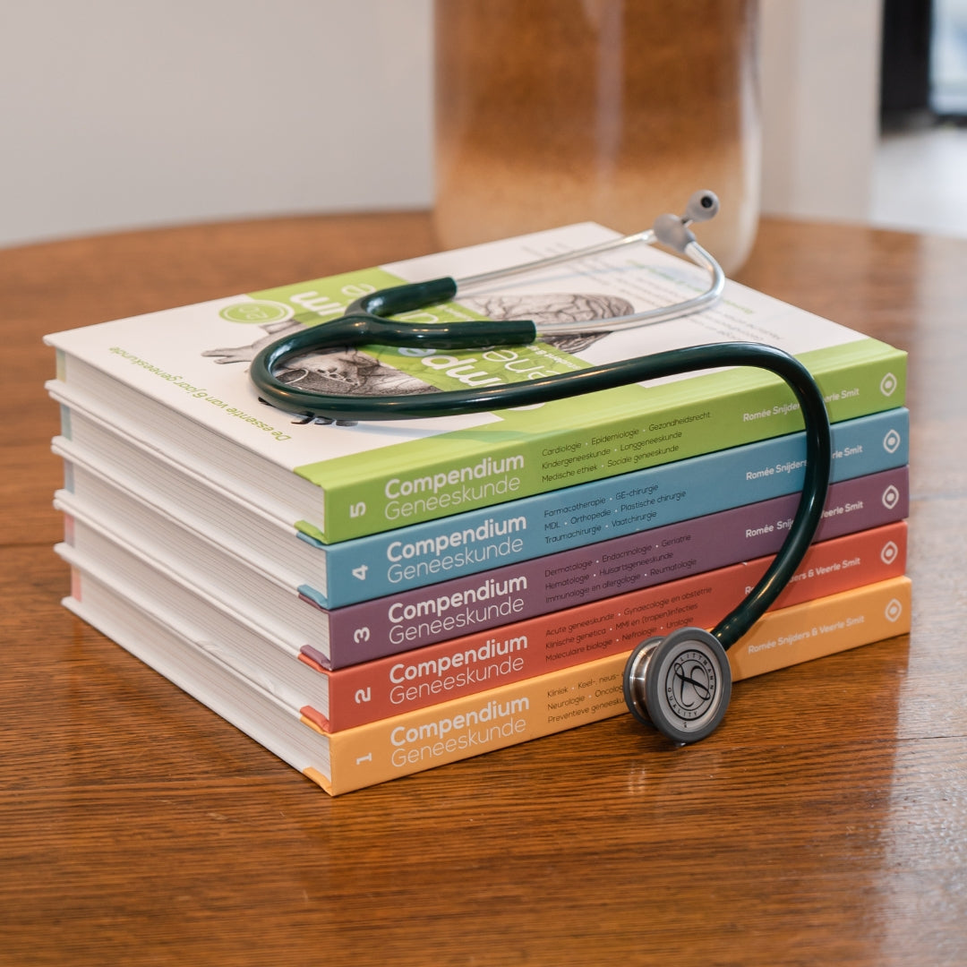 Compendium Geneeskunde book series with stethoscope on top