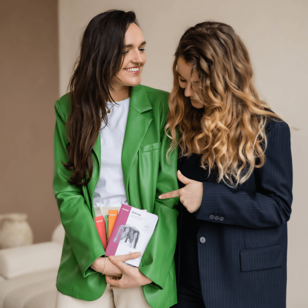 Founders Romée and Veerle with the pocket Radiology